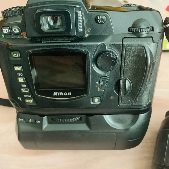 Nikon D70 with lens nickor DX AF-S 18:70 mm